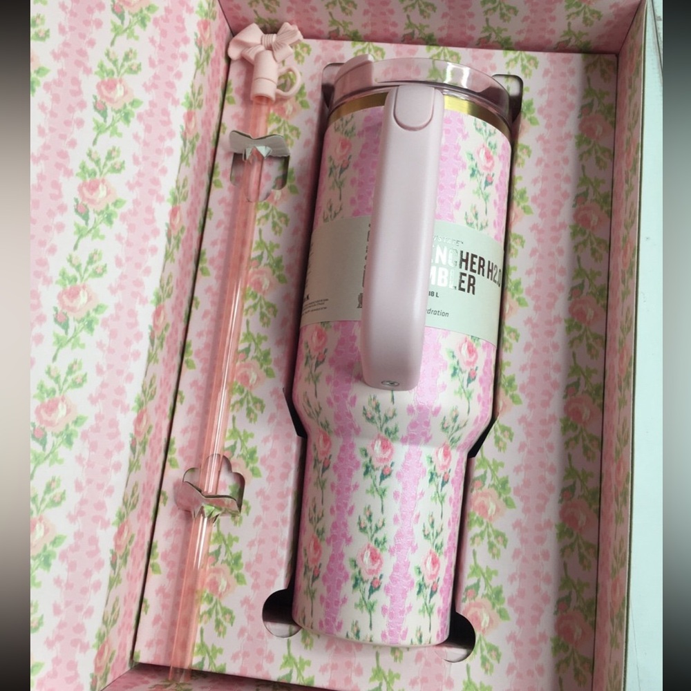 Stanley x LoveShackFancy Quencher 40 OZ - Blooming Heirloom Pink - Picture 3 of 5